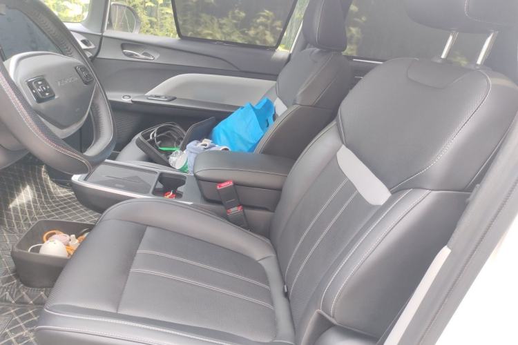 Used Venucia VX6 2023 520 Max Left Front Seat