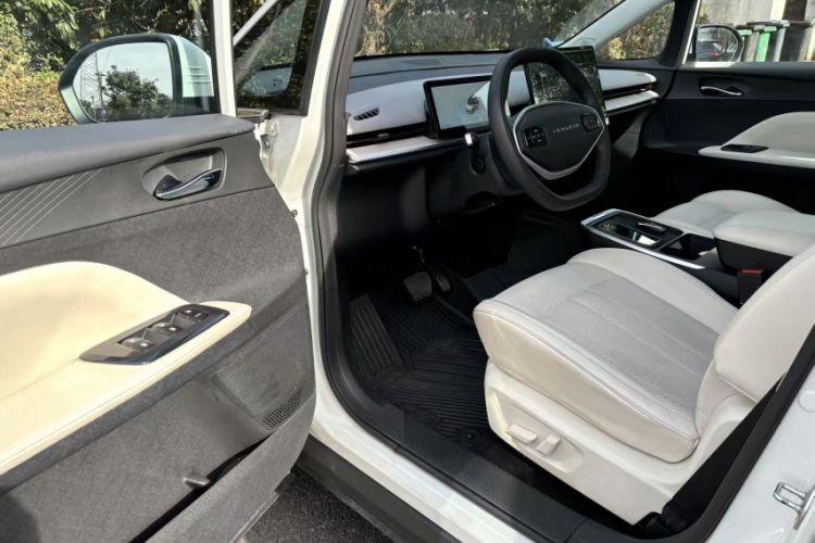 Used Venucia VX6 2023 520 Max Left Front Seat