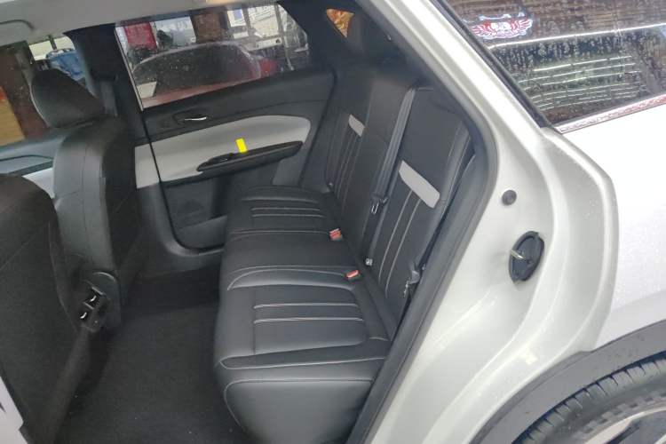 Used Venucia VX6 2023 520 Air Left Rear Seat