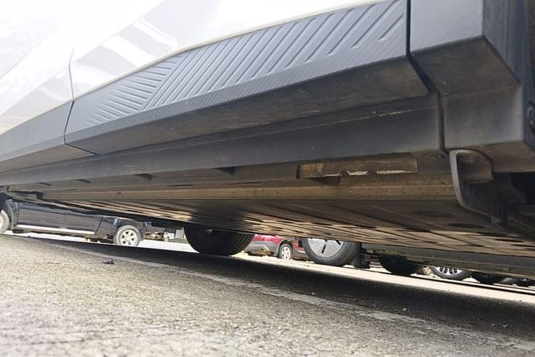 Used Venucia VX6 2023 520 Max Left Side Sill