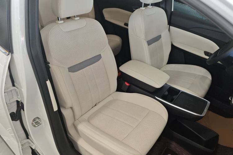 Used Venucia VX6 2023 520 Max Right Front Seat