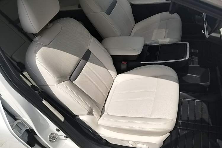 Used Venucia VX6 2023 520 Max Right Front Seat