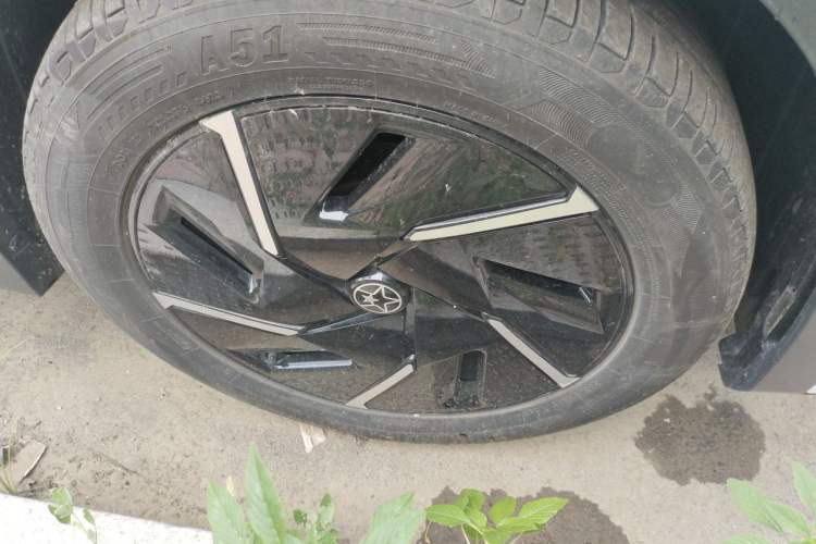 Used Venucia VX6 2023 520 Max Right Front Wheel Hub