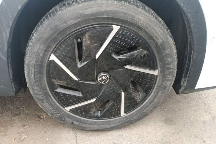 Used Venucia VX6 2023 520 Max Right Front Wheel Hub