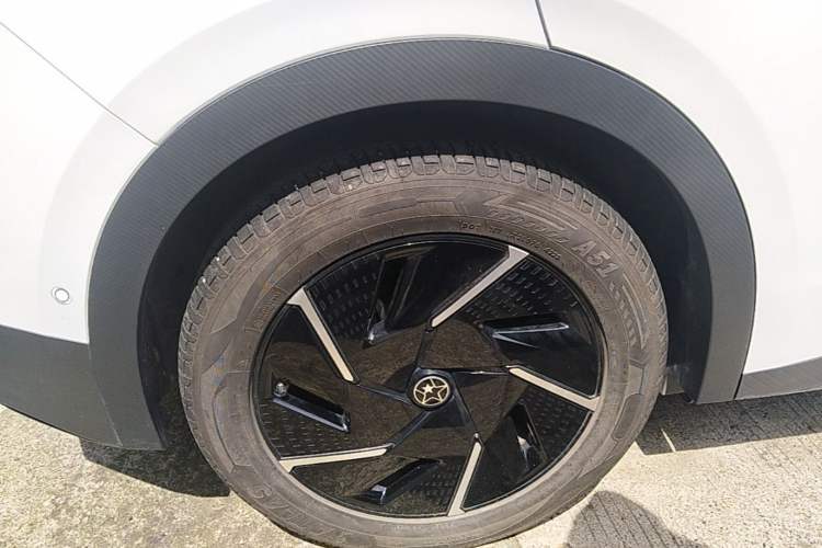 Used Venucia VX6 2023 520 Max Right Rear Wheel Hub