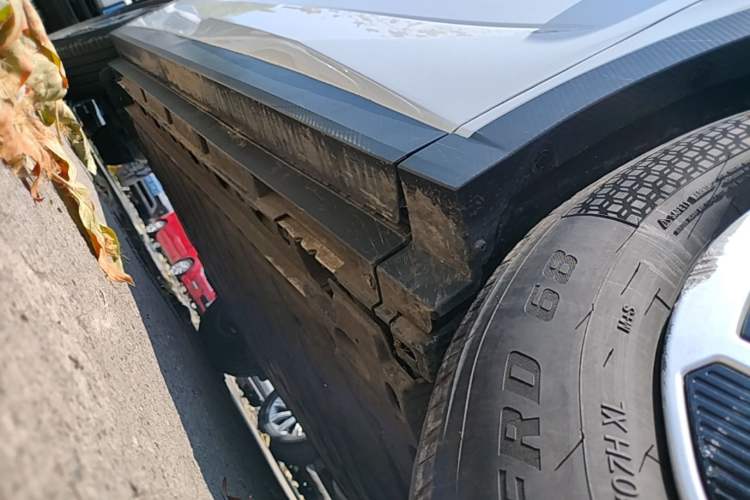 Used Venucia VX6 2023 520 Pro Right Side Sill
