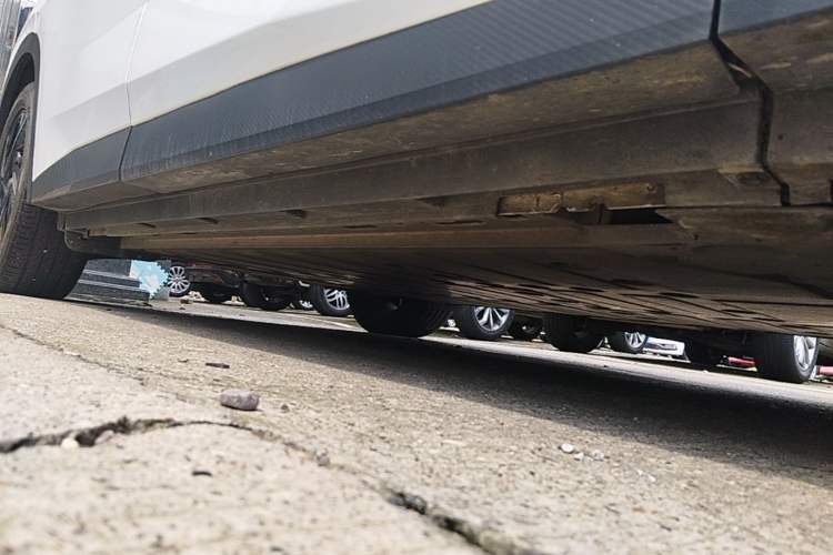 Used Venucia VX6 2023 520 Max Right Side Sill