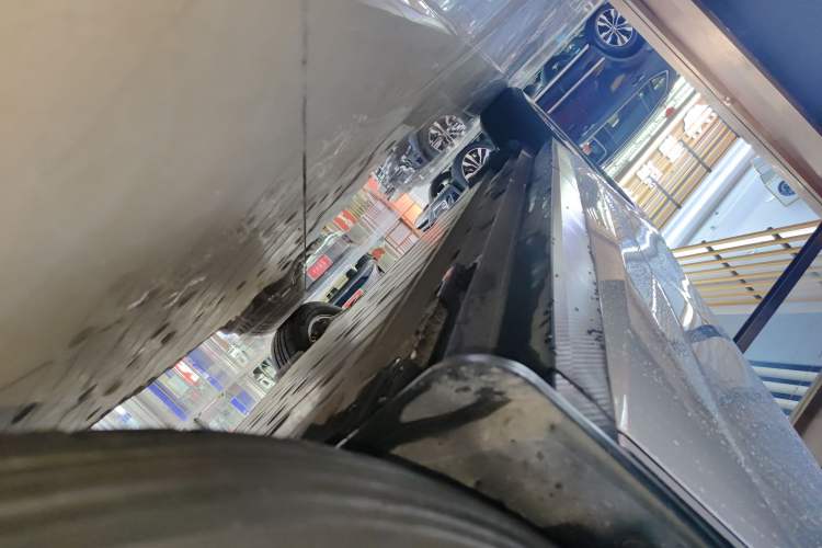 Used Venucia VX6 2023 520 Air Right Side Sill