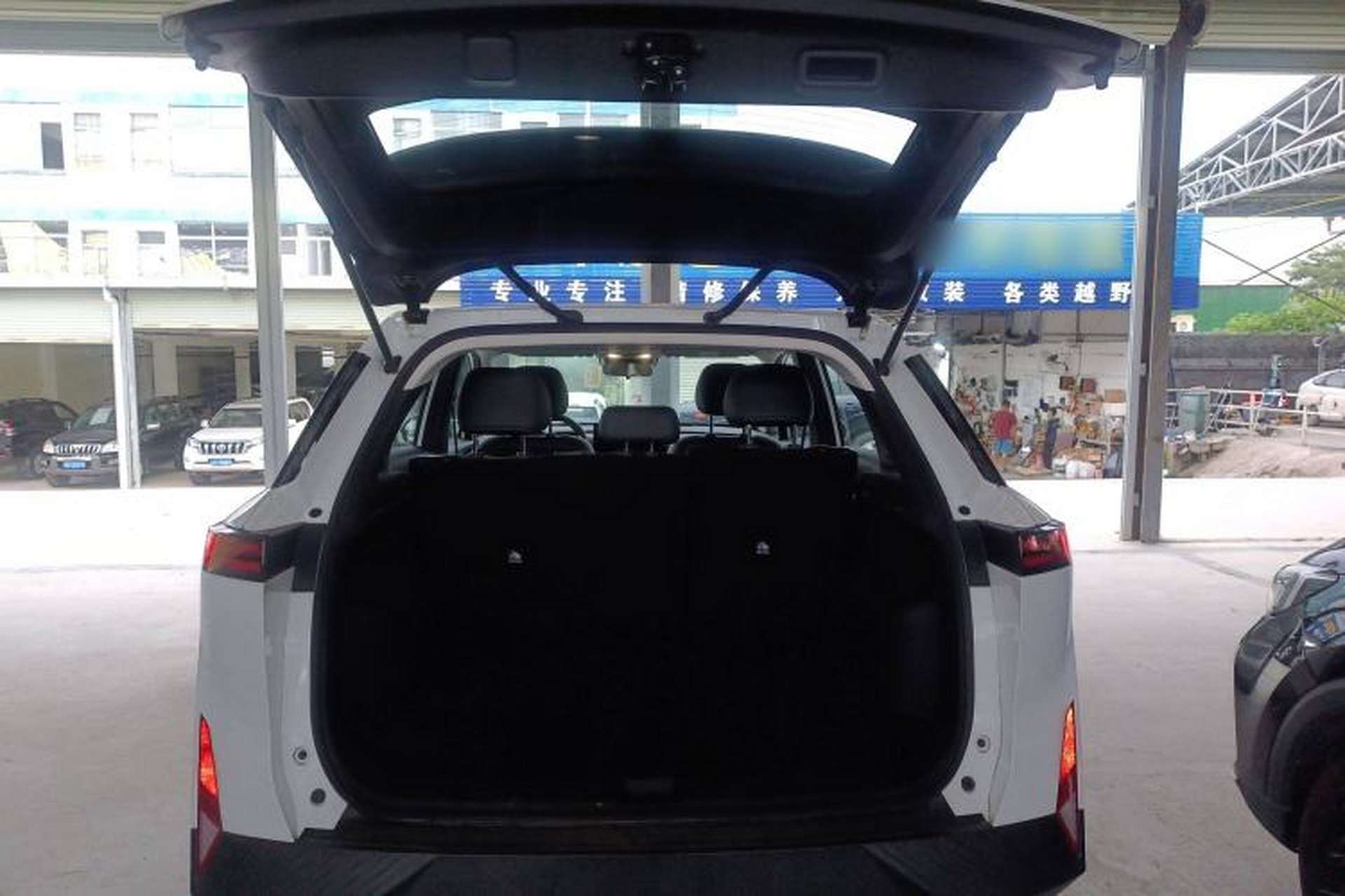 Used Venucia VX6 2023 520 Pro Trunk