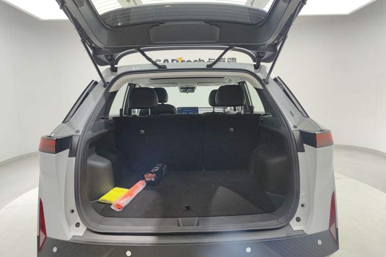 Used Venucia VX6 2023 520 Air Trunk