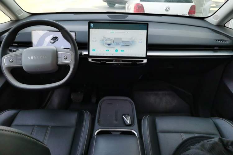 Used Venucia VX6 2024 520 Executive Edition Pro Center Console