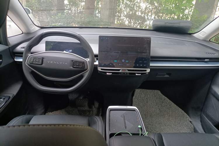 Used Venucia VX6 2024 520 Travel Edition Center Console