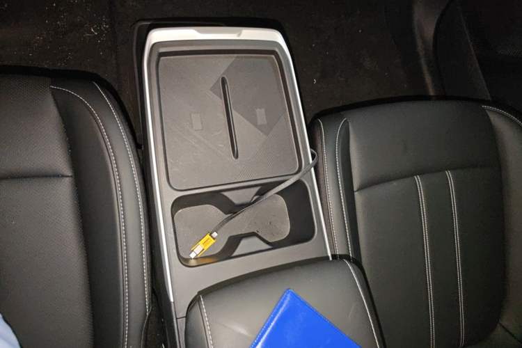 Used Venucia VX6 2024 450 Travel Edition Gear Lever