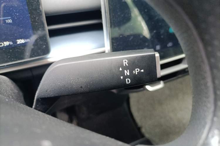 Used Venucia VX6 2024 520 Travel Edition Gear Lever