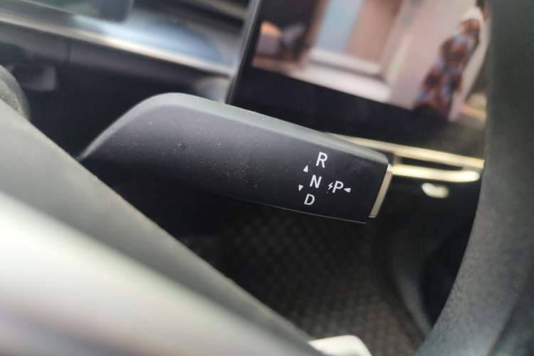 Used Venucia VX6 2024 520 Travel Edition Gear Lever