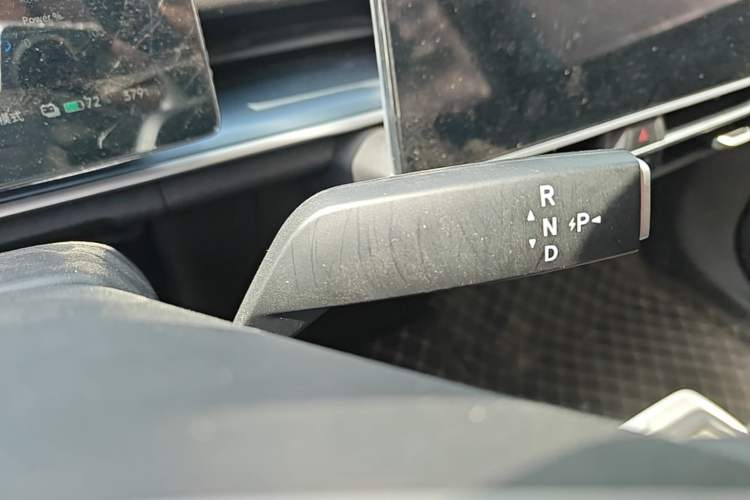 Used Venucia VX6 2024 520 Travel Edition Gear Lever