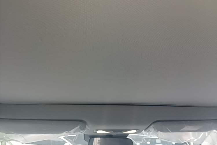 Used Venucia VX6 2024 520 Travel Edition Headliner
