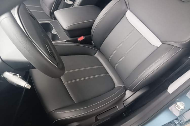 Used Venucia VX6 2024 520 Travel Edition Left Front Seat