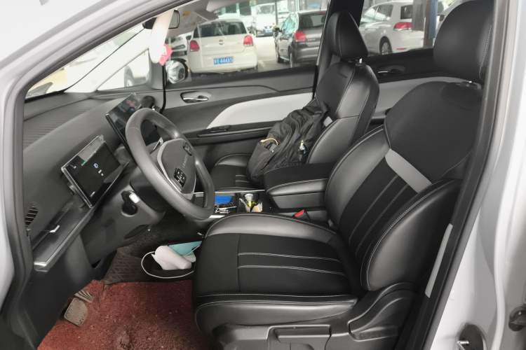 Used Venucia VX6 2024 450 Travel Edition Left Front Seat