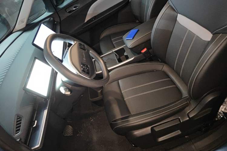 Used Venucia VX6 2024 450 Travel Edition Left Front Seat