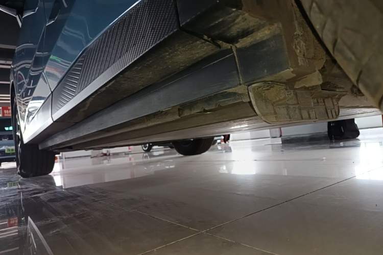 Used Venucia VX6 2024 520 Travel Edition Left Side Sill