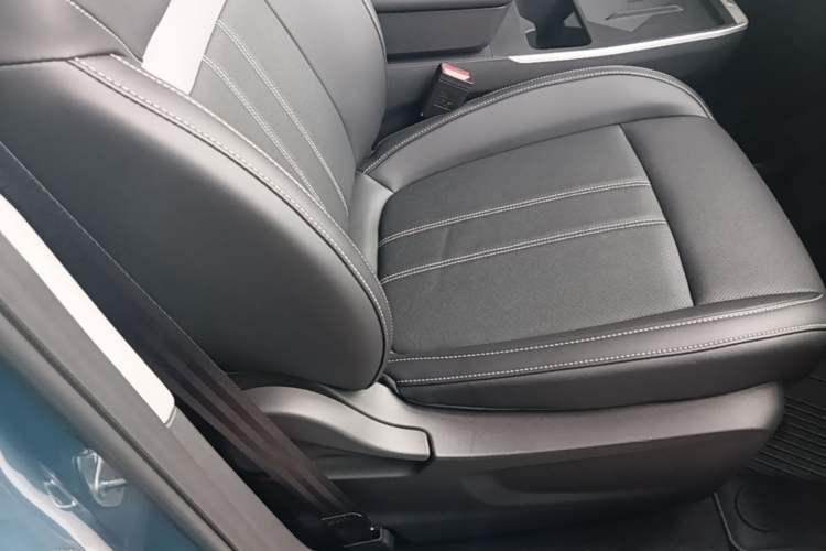 Used Venucia VX6 2024 520 Travel Edition Right Front Seat