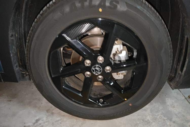 Used Venucia VX6 2024 450 Travel Edition Right Front Wheel Hub