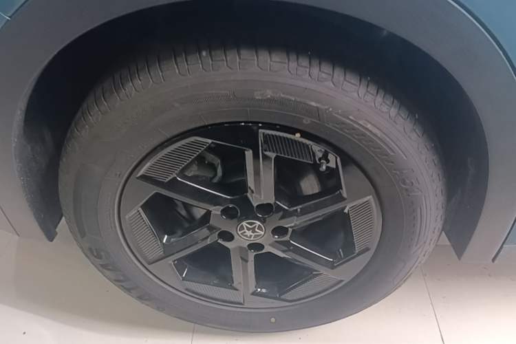 Used Venucia VX6 2024 520 Travel Edition Right Rear Wheel Hub
