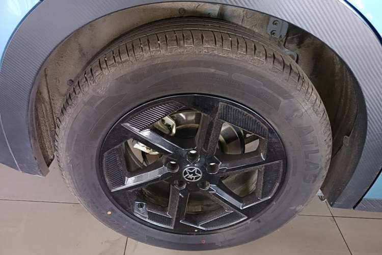 Used Venucia VX6 2024 520 Travel Edition Right Rear Wheel Hub