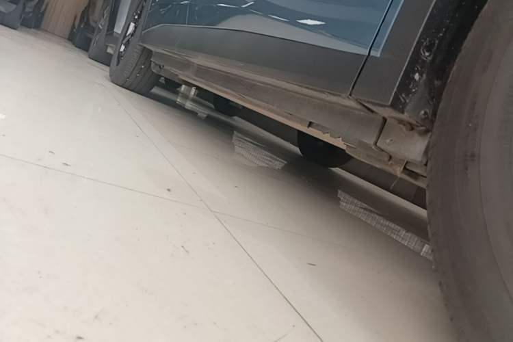 Used Venucia VX6 2024 520 Travel Edition Right Side Sill