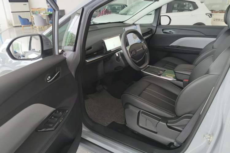 Used Venucia VX6 2024 450 Executive Edition Driver Seat
