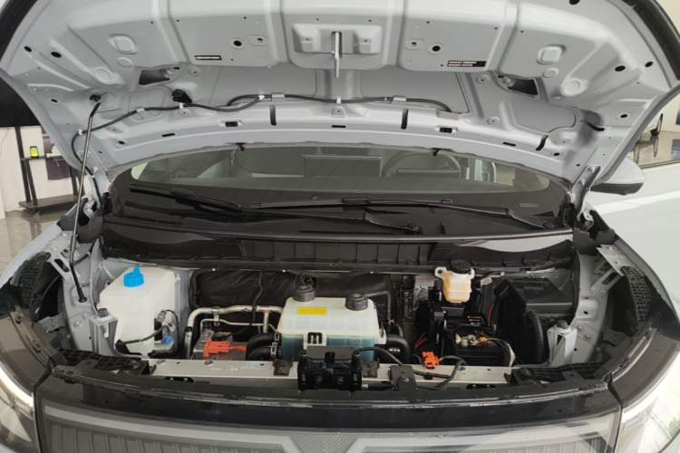 Used Venucia VX6 2024 450 Executive Edition Engine Bay