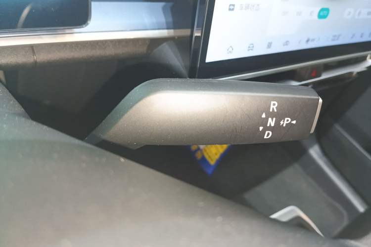 Used Venucia VX6 2024 520 Travel Edition Gear Lever