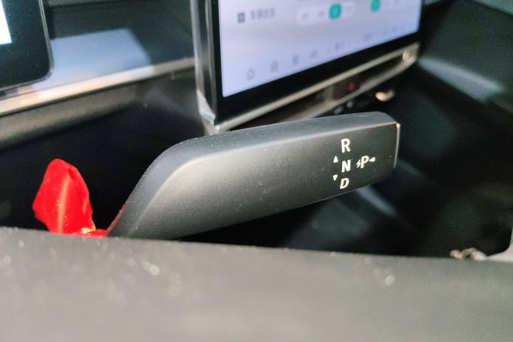 Used Venucia VX6 2024 520 Travel Edition Gear Lever