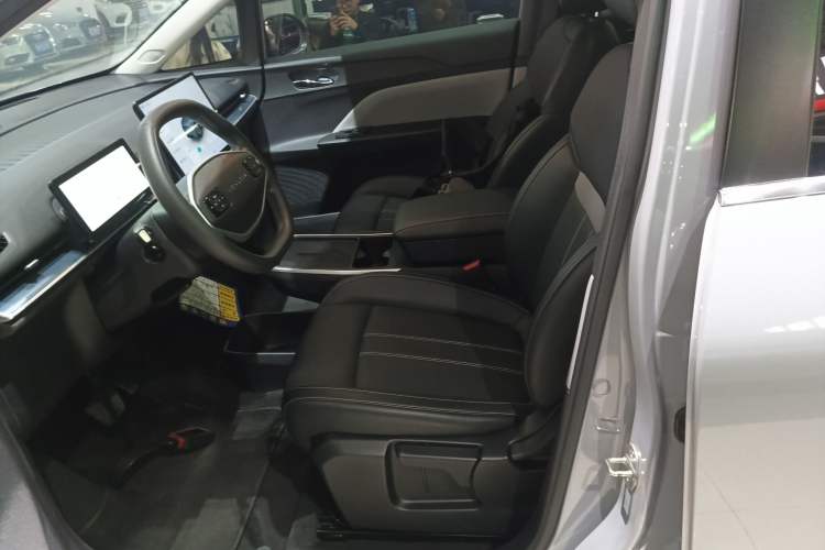 Used Venucia VX6 2024 520 Travel Edition Left Front Seat