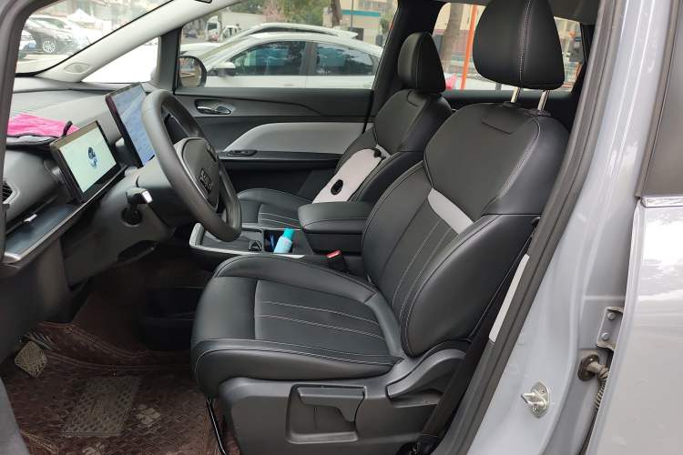 Used Venucia VX6 2024 520 Travel Edition Left Front Seat