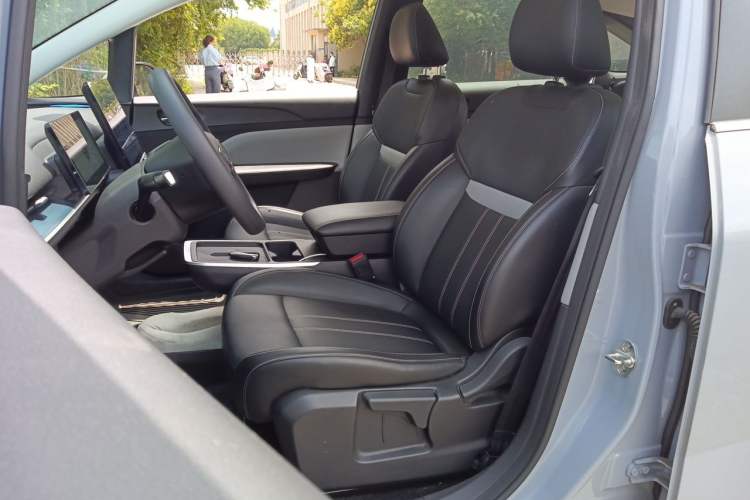 Used Venucia VX6 2024 520 Travel Edition Left Front Seat