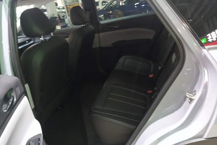 Used Venucia VX6 2024 520 Travel Edition Left Rear Seat