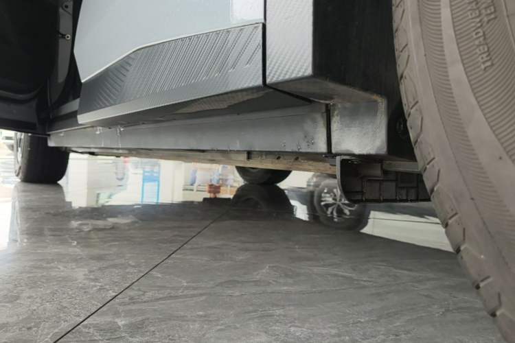 Used Venucia VX6 2024 450 Executive Edition Left Side Sill