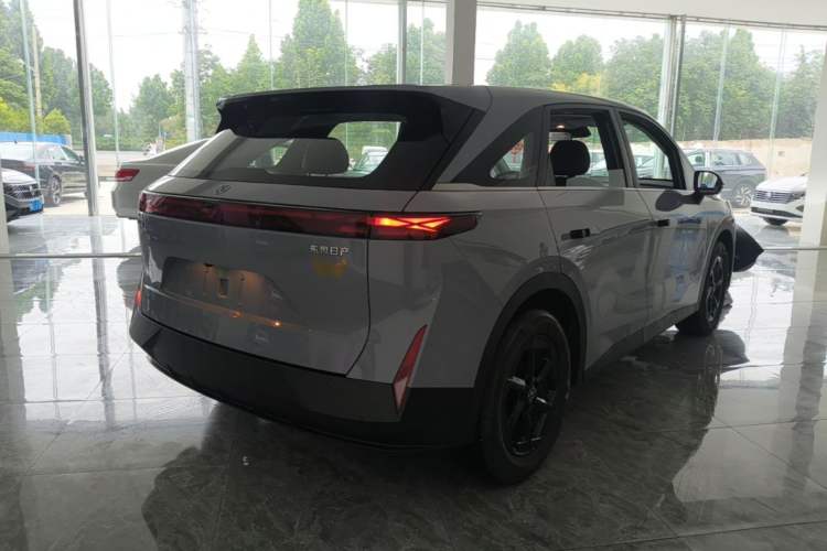Used Venucia VX6 2024 450 Executive Edition Rear Right 45 Deg