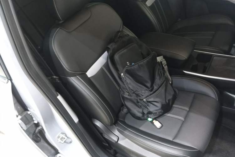 Used Venucia VX6 2024 520 Travel Edition Right Front Seat