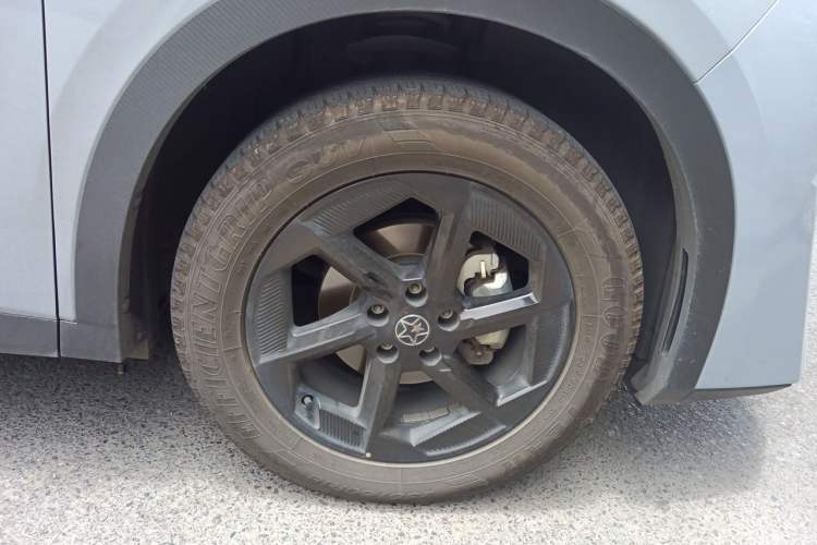 Used Venucia VX6 2024 520 Travel Edition Right Front Wheel Hub