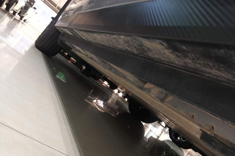 Used Venucia VX6 2024 520 Travel Edition Right Side Sill