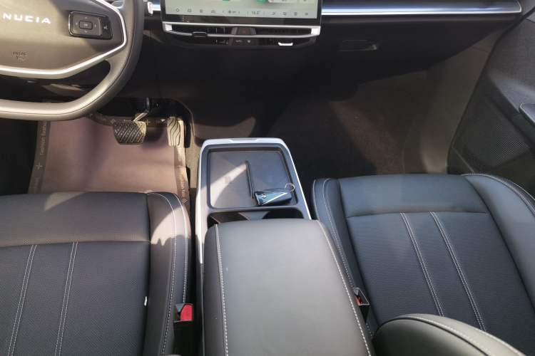 Used Venucia VX6 2024 450 Travel Edition Gear Lever