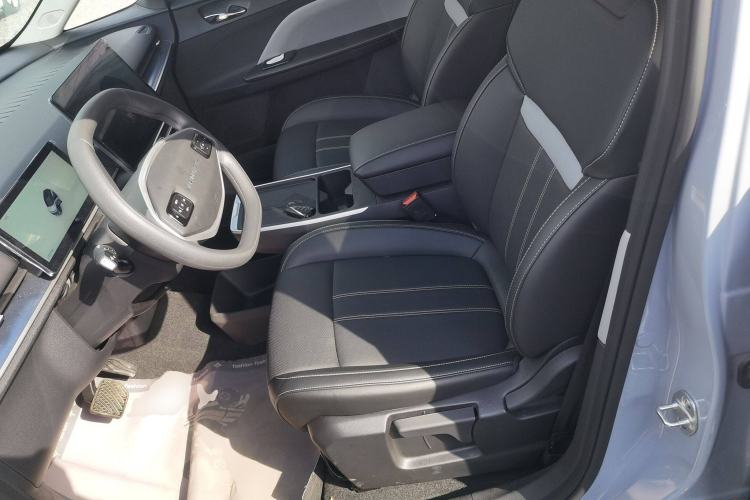 Used Venucia VX6 2024 450 Travel Edition Left Front Seat