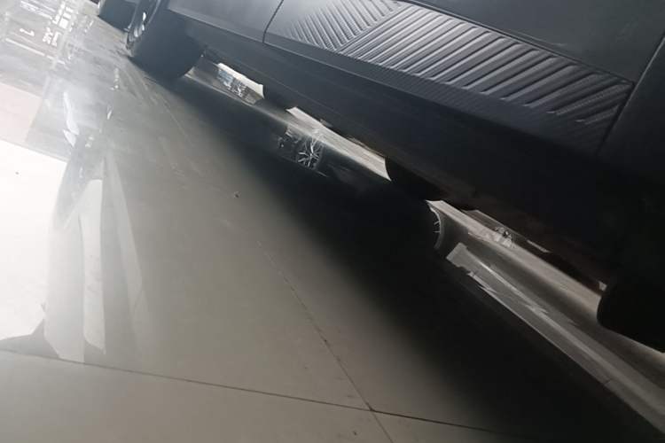 Used Venucia VX6 2024 520 Executive Edition Left Side Sill