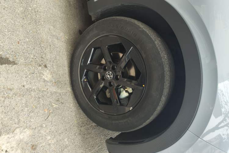 Used Venucia VX6 2024 520 Travel Edition Right Front Wheel Hub