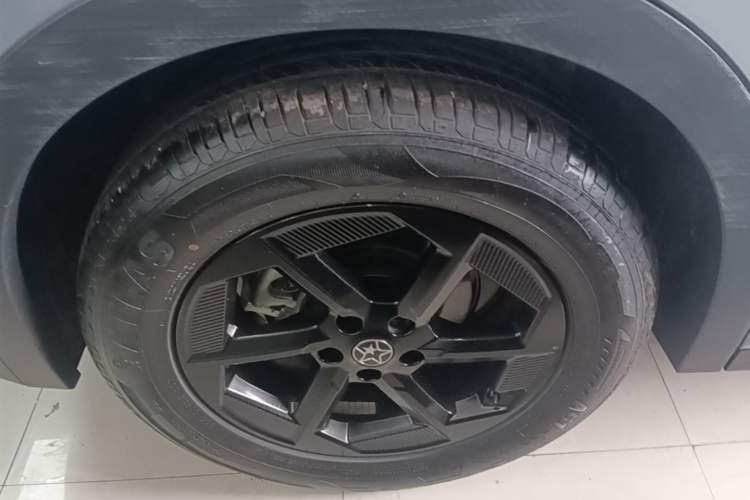 Used Venucia VX6 2024 520 Executive Edition Right Rear Wheel Hub