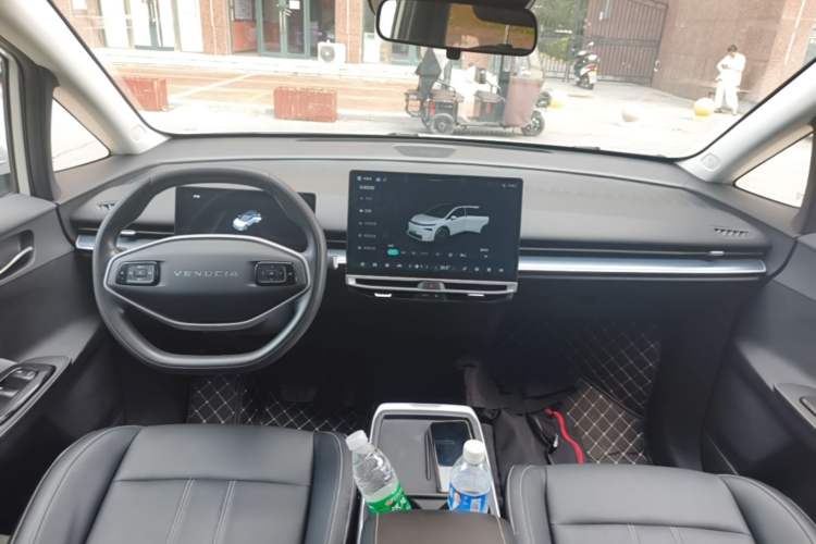 Used Venucia VX6 2024 450 Travel Edition Center Console