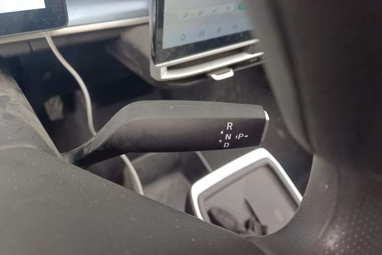 Used Venucia VX6 2024 520 Travel Edition Gear Lever